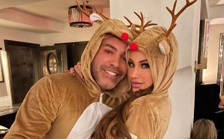 Oscar De La Hoya has been married and divorced once.